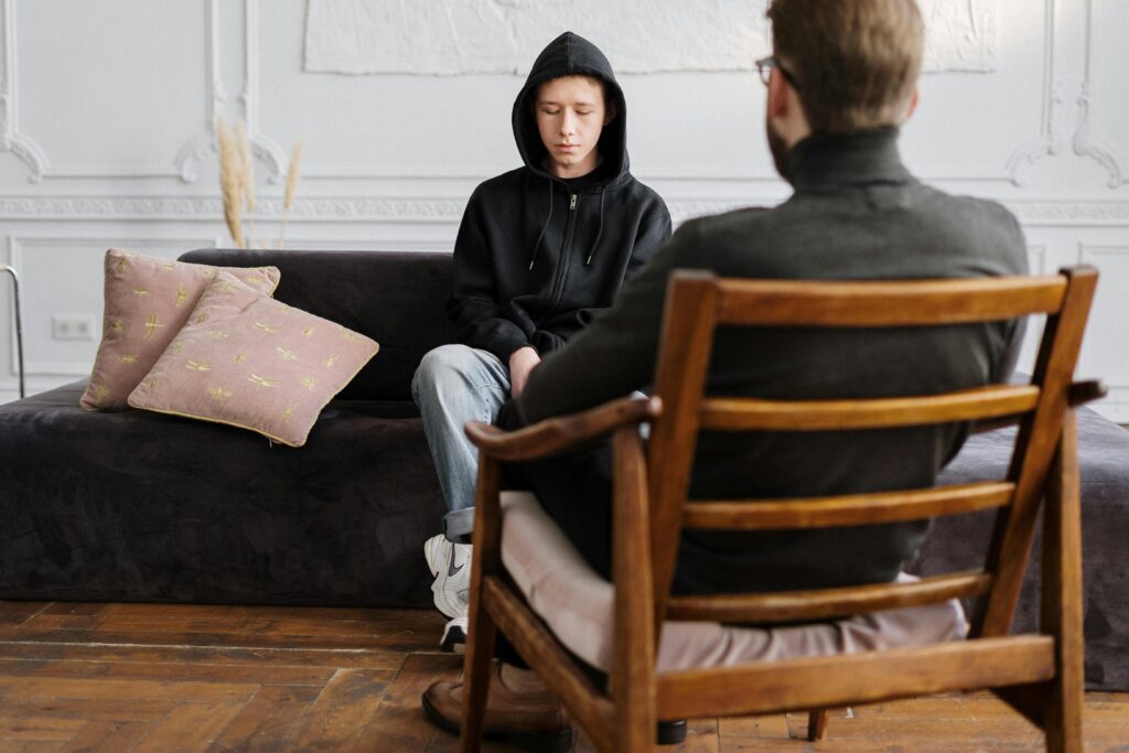“Teen talking to therapist about early signs of poor mental health”